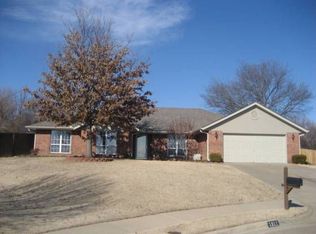 1911 Putnam Dr, Bartlesville, OK 74006
