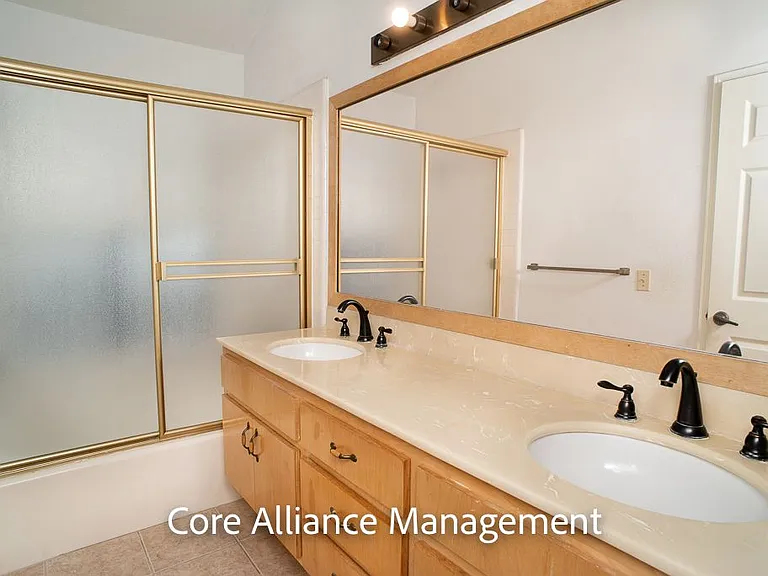 18324 Algiers St — Photo 16