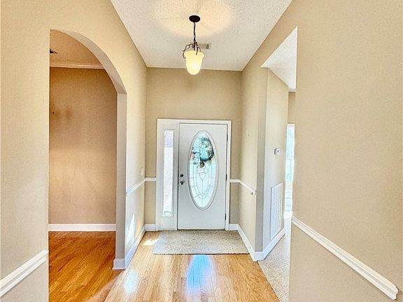 3rd image of 12395 Huntington Village Dr