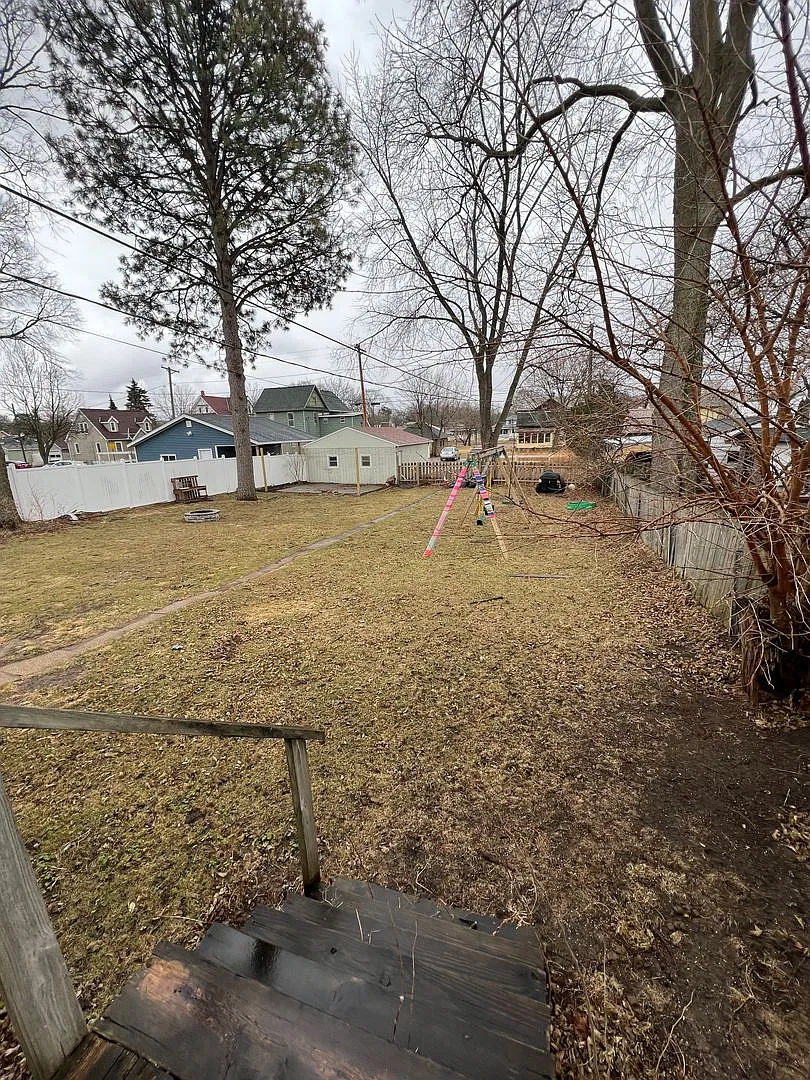 4 Bedroom Single-Family Home with Fenced Yard, Garage & Central Air — Photo 2