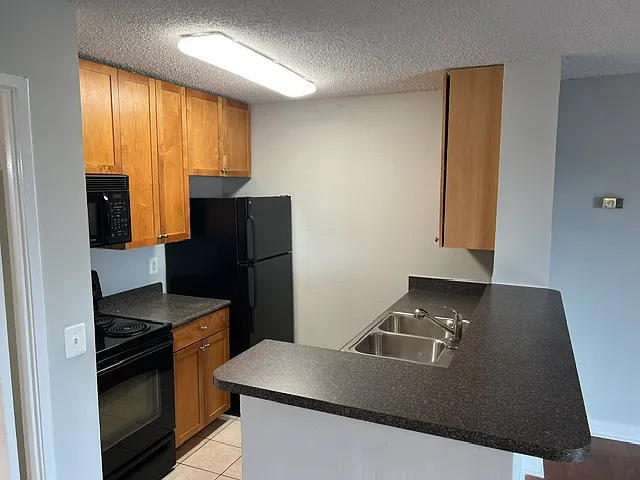 75 S Reynolds St #404 — Photo 3