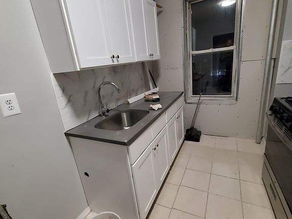 5th image of 375 E 209th St #4D