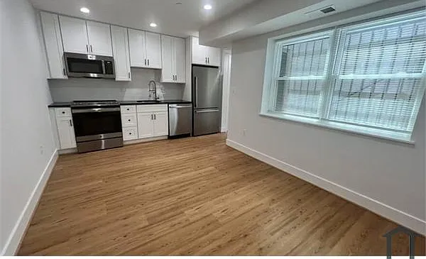 3 bed, $4,500 — Photo 4