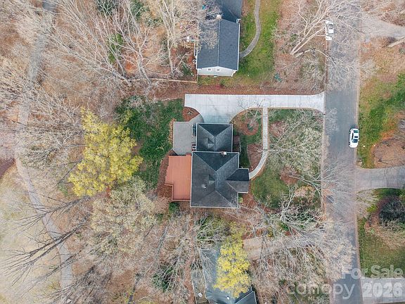 5th image of 9424 Whitethorn Dr