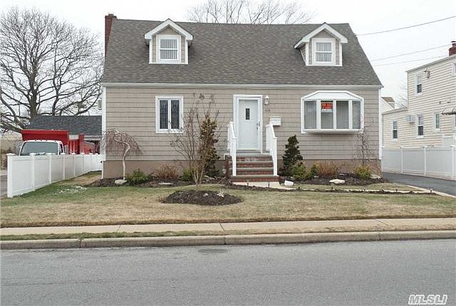 1st image of 2618 Hewlett Ln