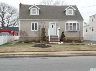 2618 Hewlett Ln, Bellmore, NY 11710