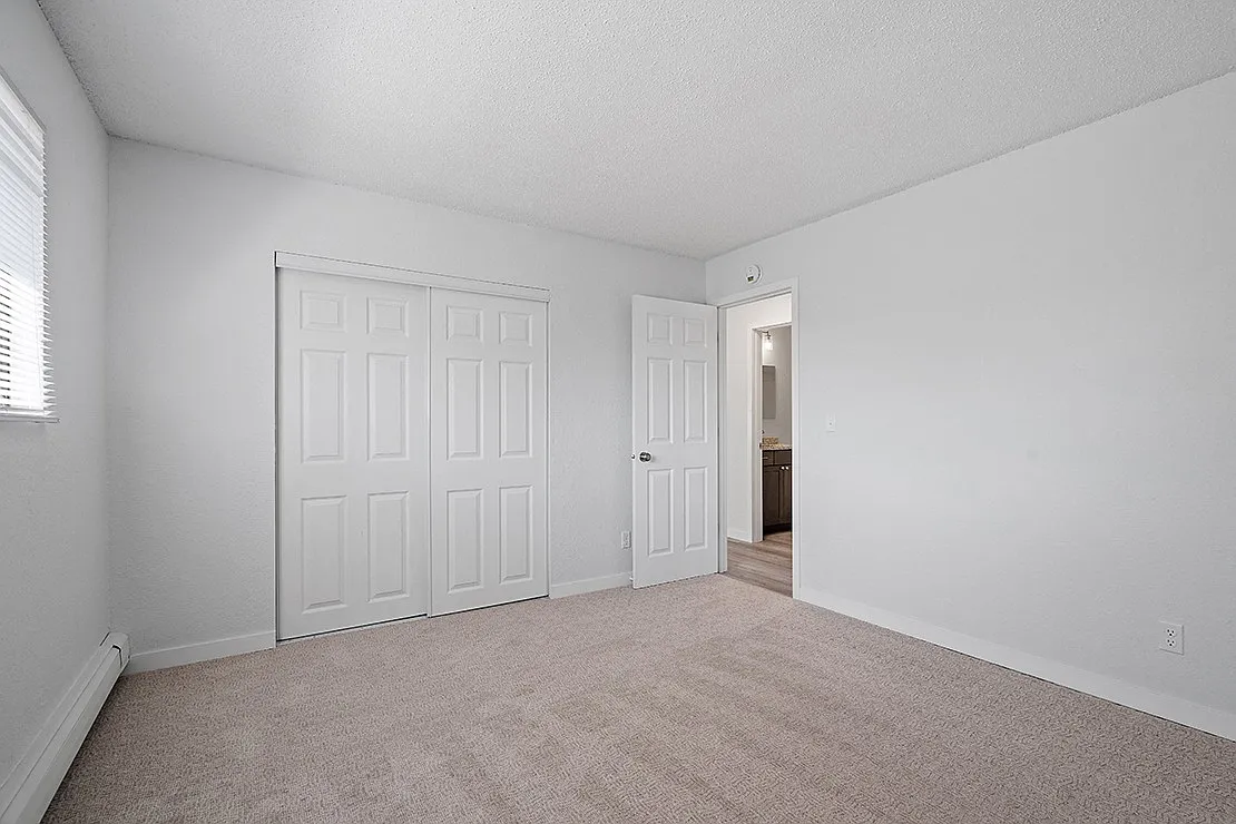 Cedar Square Apartments — Photo 3