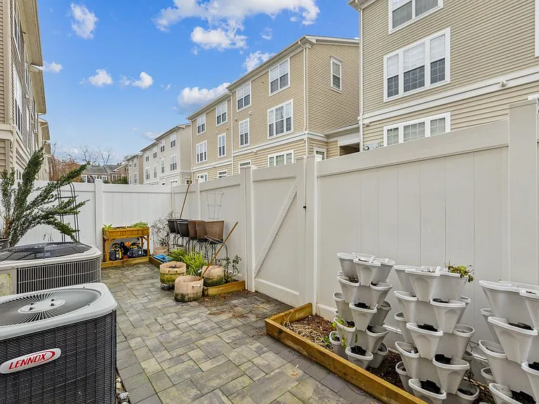 3526 Huntley Manor Ln — Photo 24