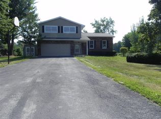 3S983 Thornapple Tree Rd, Sugar Grove, IL 60554