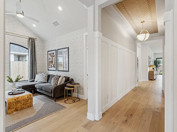 Plan 4043 hall - staged