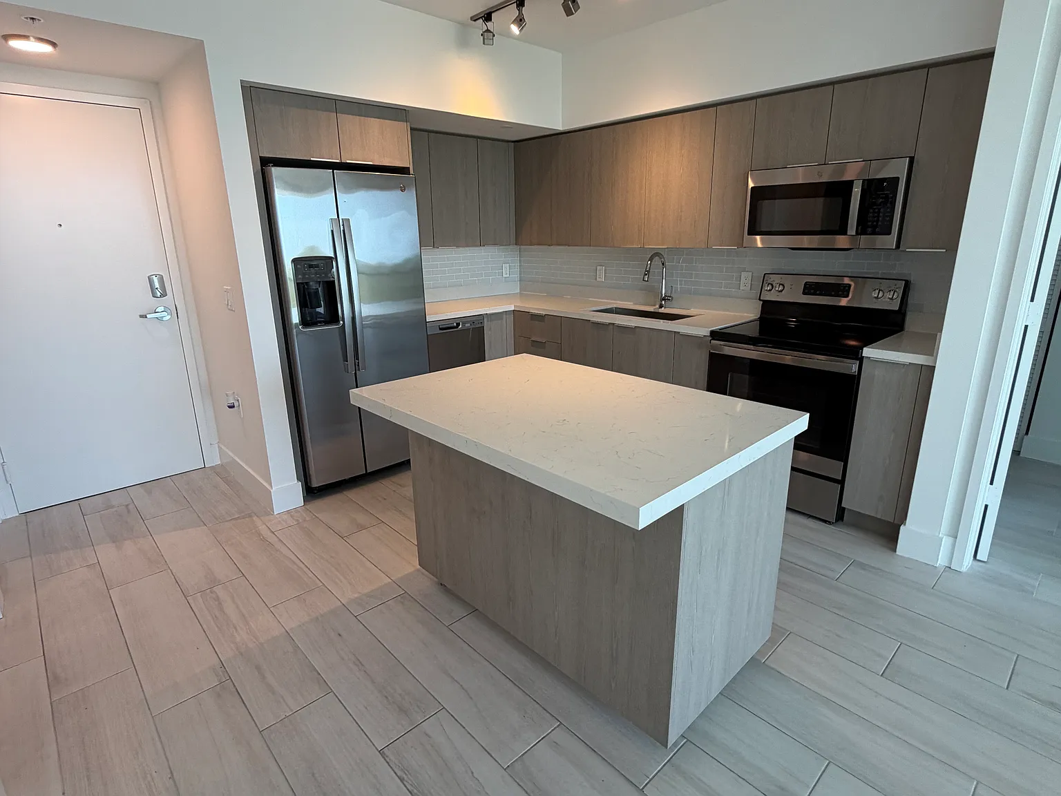 2 bed, 1100 sqft, $2,850 — Photo 2