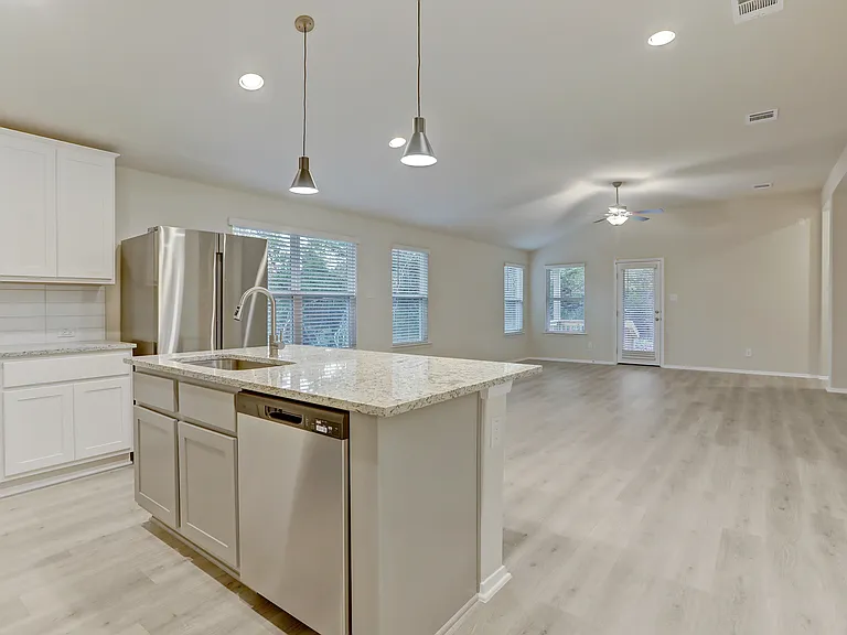 3902 Crockett Ave — Photo 5