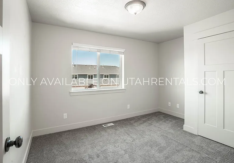 161 N 1275 W — Photo 16