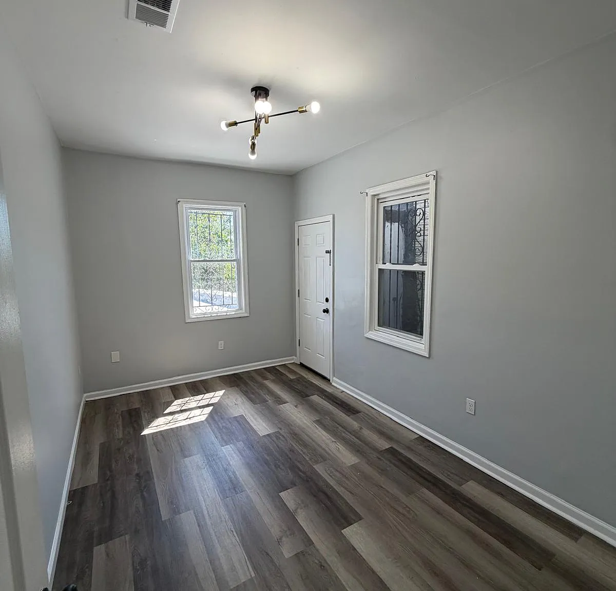 3 bed, 1200 sqft, $2,150 — Photo 4