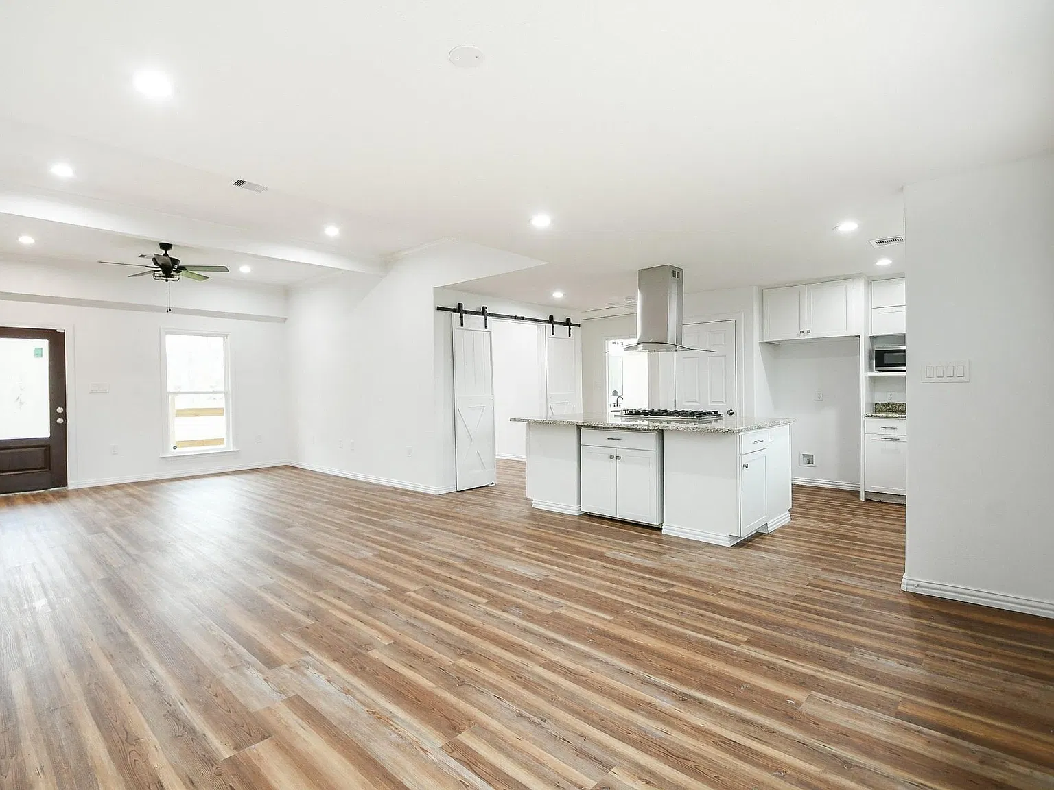 4 bed, 2.0 bath, 1654 sqft, $3,000 — Photo 3