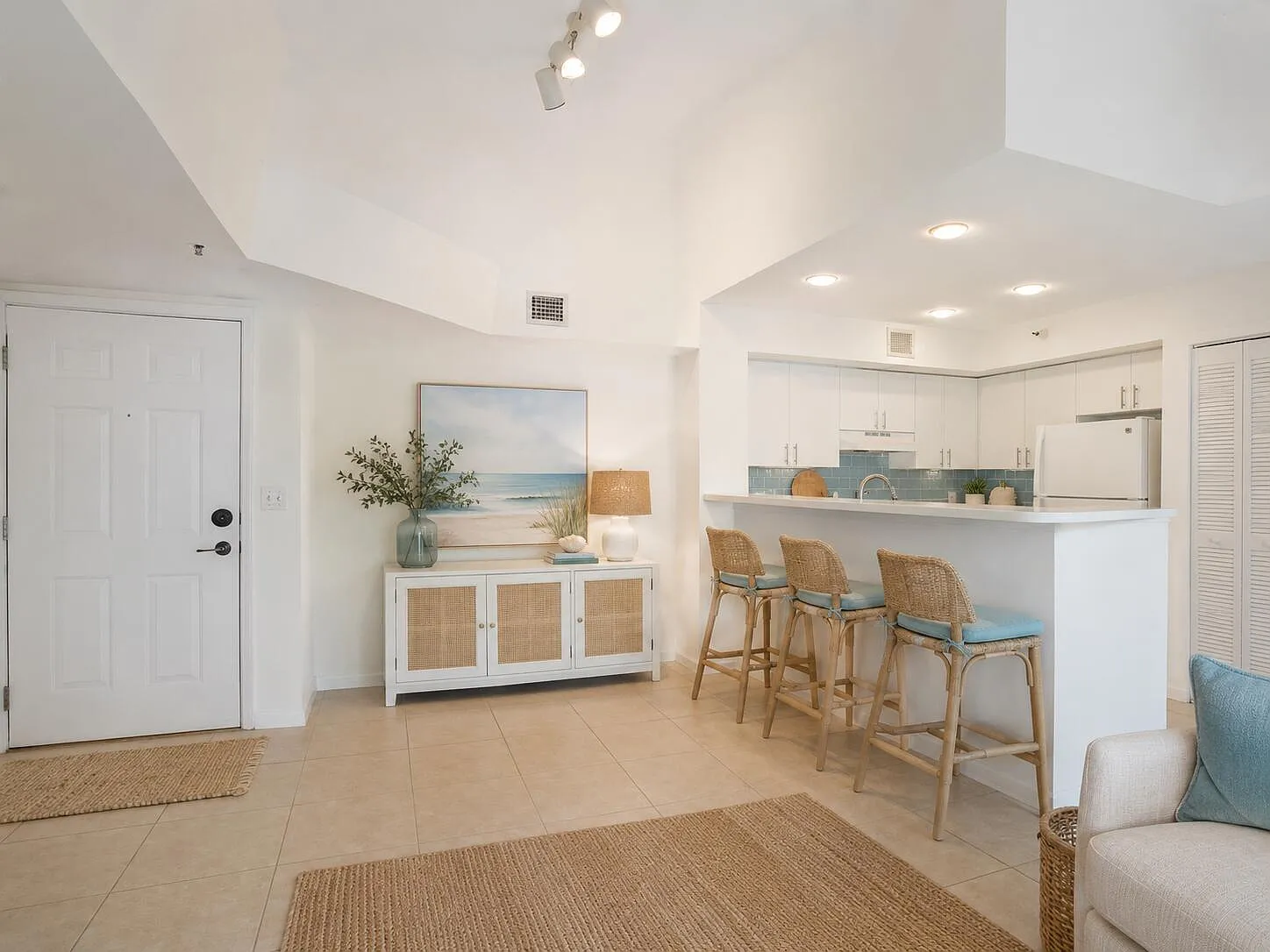 2 bed, 2.0 bath, 1036 sqft, $3,800 — Photo 2