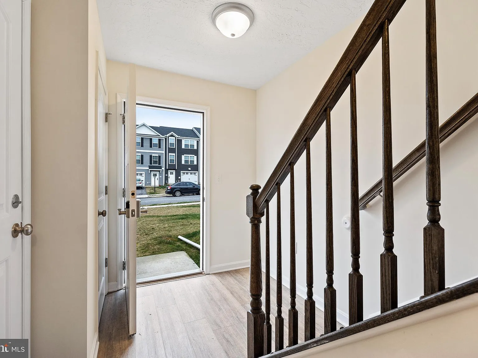 4 bed, 2.5 bath, 1625 sqft, $2,163 — Photo 3