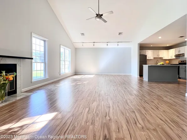 159 Tanglewood Pl, Morganville, NJ 07751