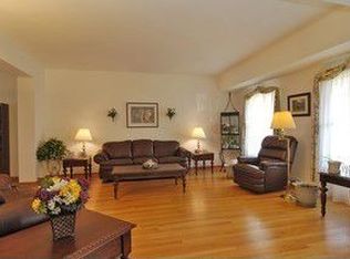 1140 Bluebird Ln, Roselle, IL 60172
