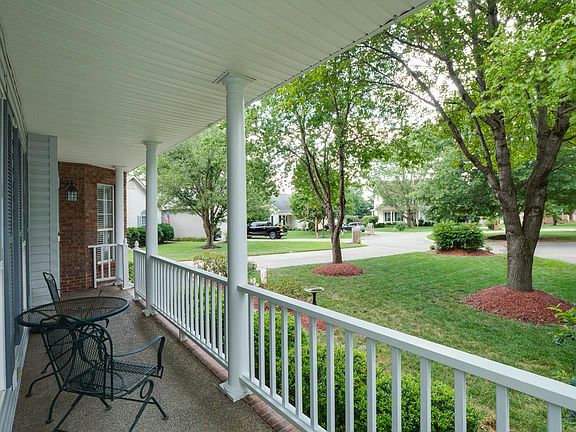 5th image of 127 Royal Ct