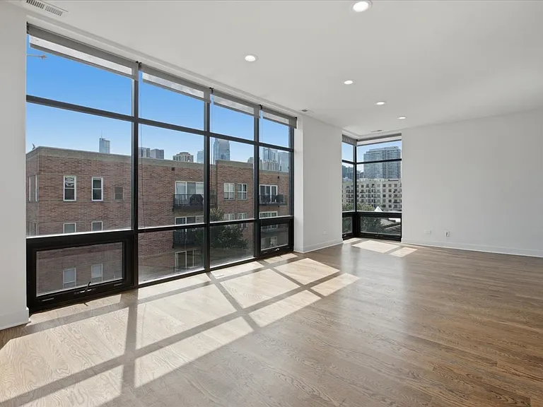 650 N Green St #4 — Photo 3