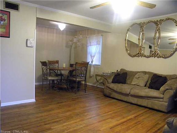2nd image of 6 Montague Cir