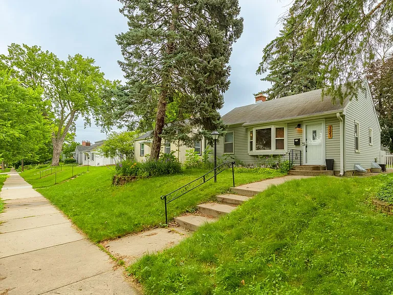 3243 Fillmore St NE — Photo 14
