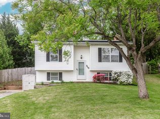 918 Century St, Hampstead, MD 21074