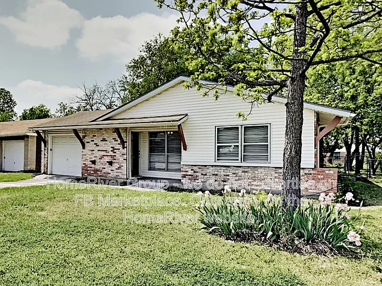4345 Chestnut Dr — Photo 1