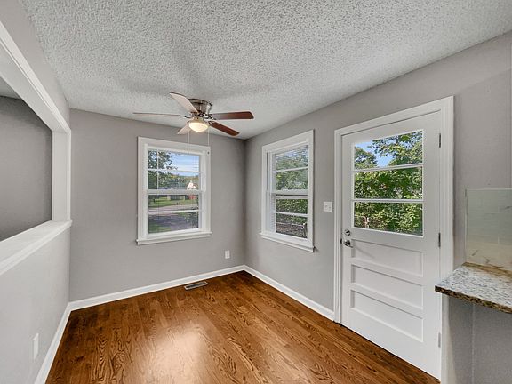 4th image of 2920 Teakwood Dr
