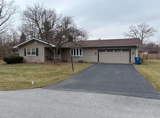 546 Gardenia St SE, Demotte, IN 46310