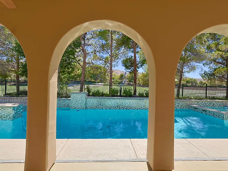 12047 Oakland Hills Dr — Photo 32