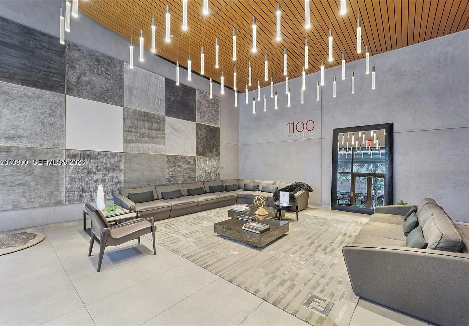 1100 Millecento Residence — Photo 2