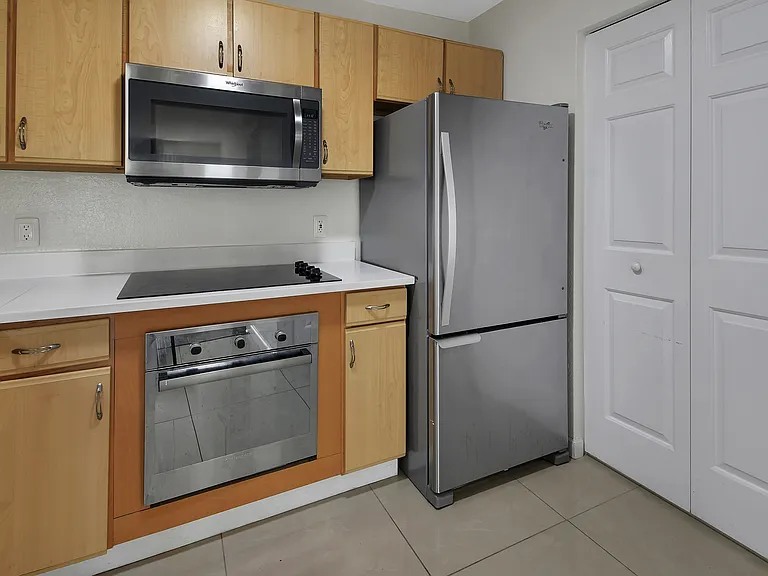 940 Village Trl #8-206 — Photo 3