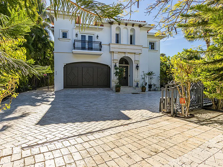 860 E Park Dr — Photo 11