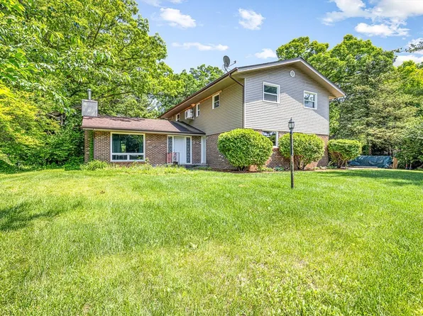 5233 McFarland Rd, Loves Park, IL 61111