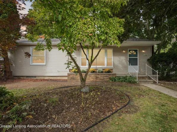 1100 Tulip St, Grand Ledge, MI 48837