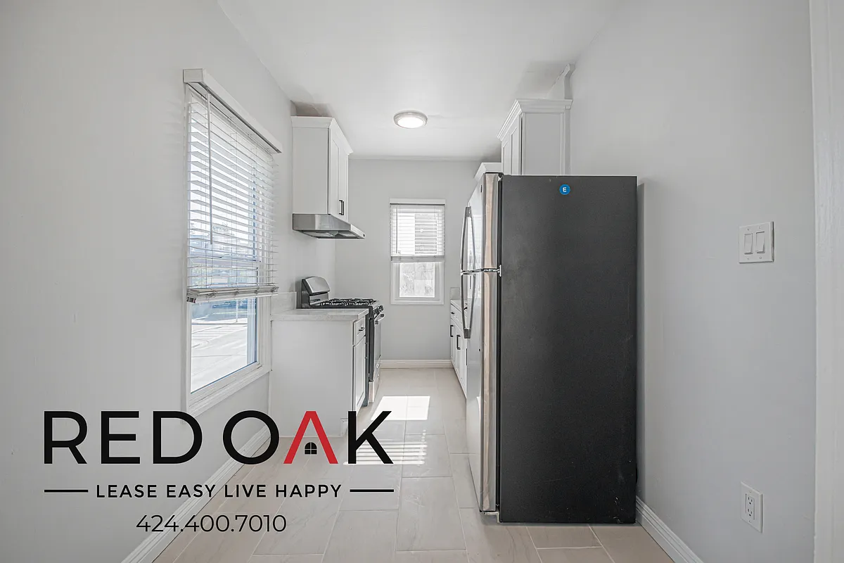 Building Photo - 855 Irolo St #3