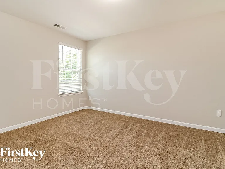 310 Sawyer Ln — Photo 10