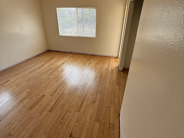 8930 S Vermont Ave — Photo 15