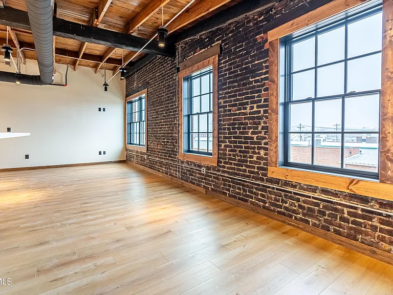 453 E Main St #800 — Photo 16