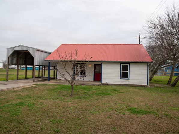 203 S Gisler St, Austwell, TX 77950
