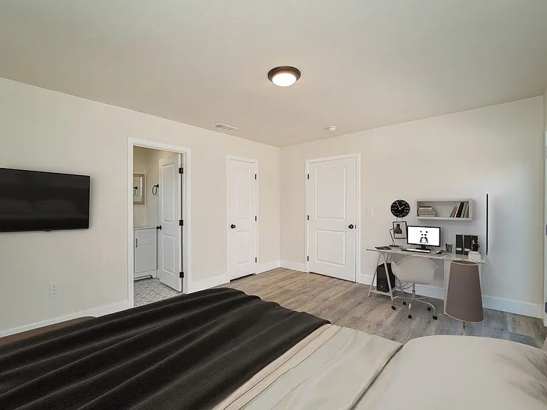 7418 S Hobart Blvd — Photo 14