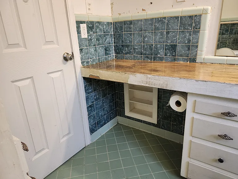 1200 N Harvard Ave #B — Photo 7