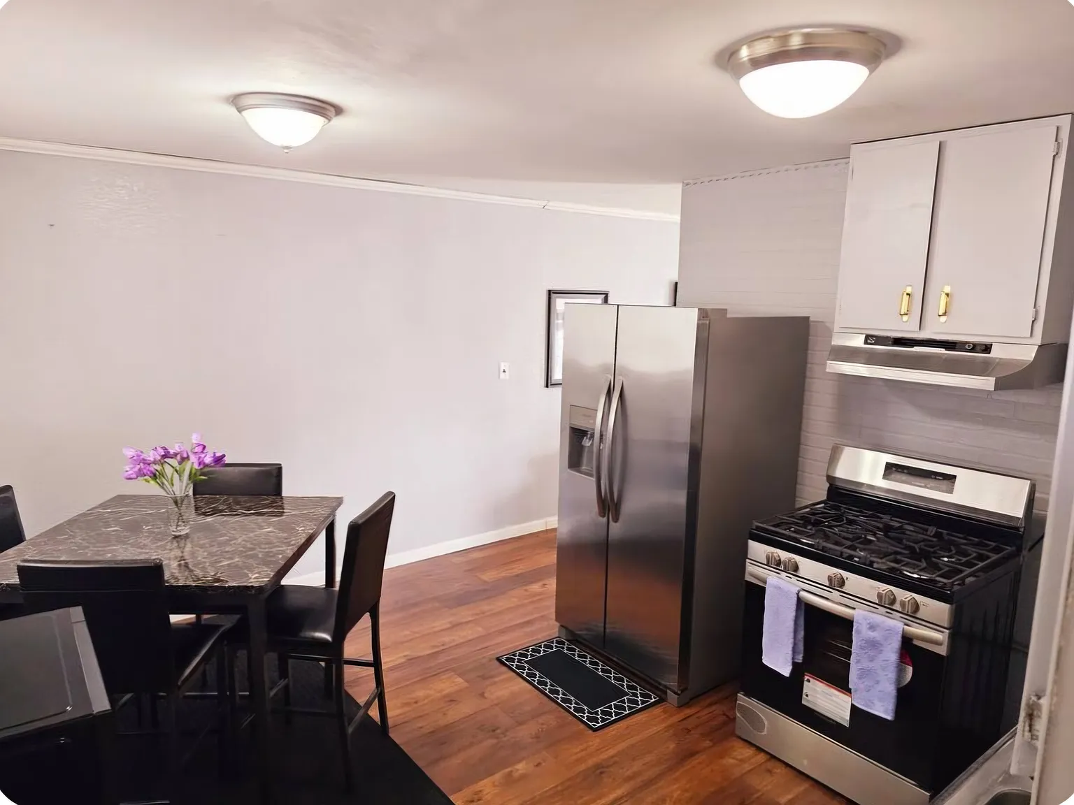 3 bed, 912 sqft, $1,750 — Photo 2