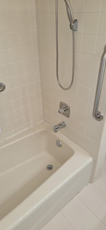 2448 NE 13TH Avenue, photo 8