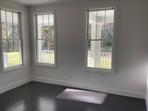 3rd image of 907 Gum St