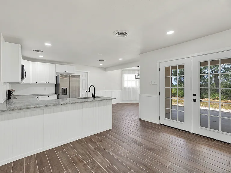 129 Young Ave — Photo 27