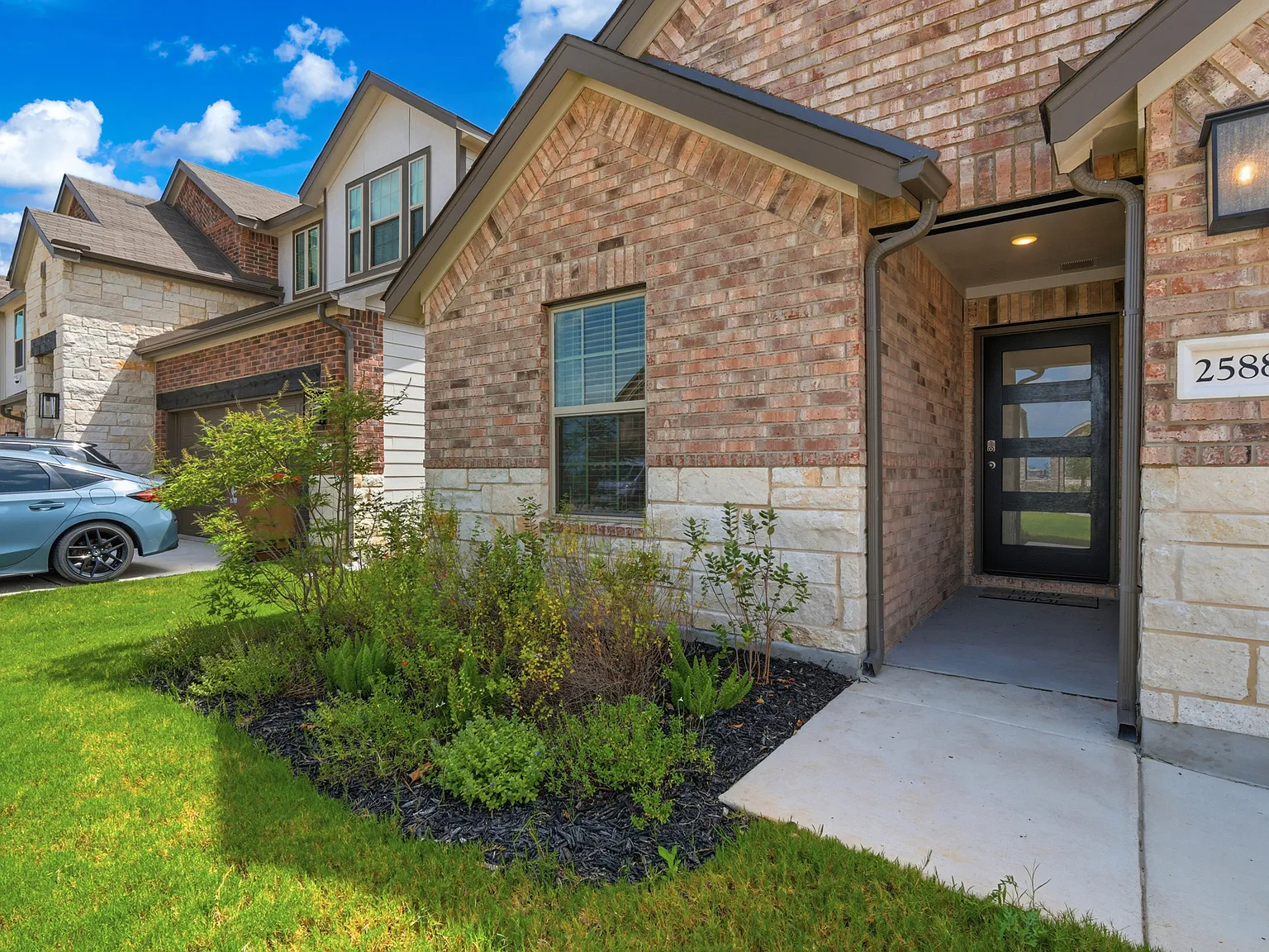 Bright 3-Bed Home with Island Kitchen, Private Patio, and Fenced Yard in New Braunfels — Photo 3