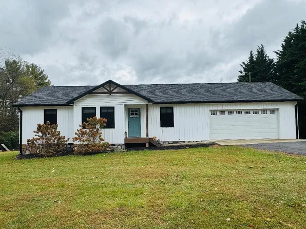 149 Hazelnut Rd, Hillsville, VA 24343